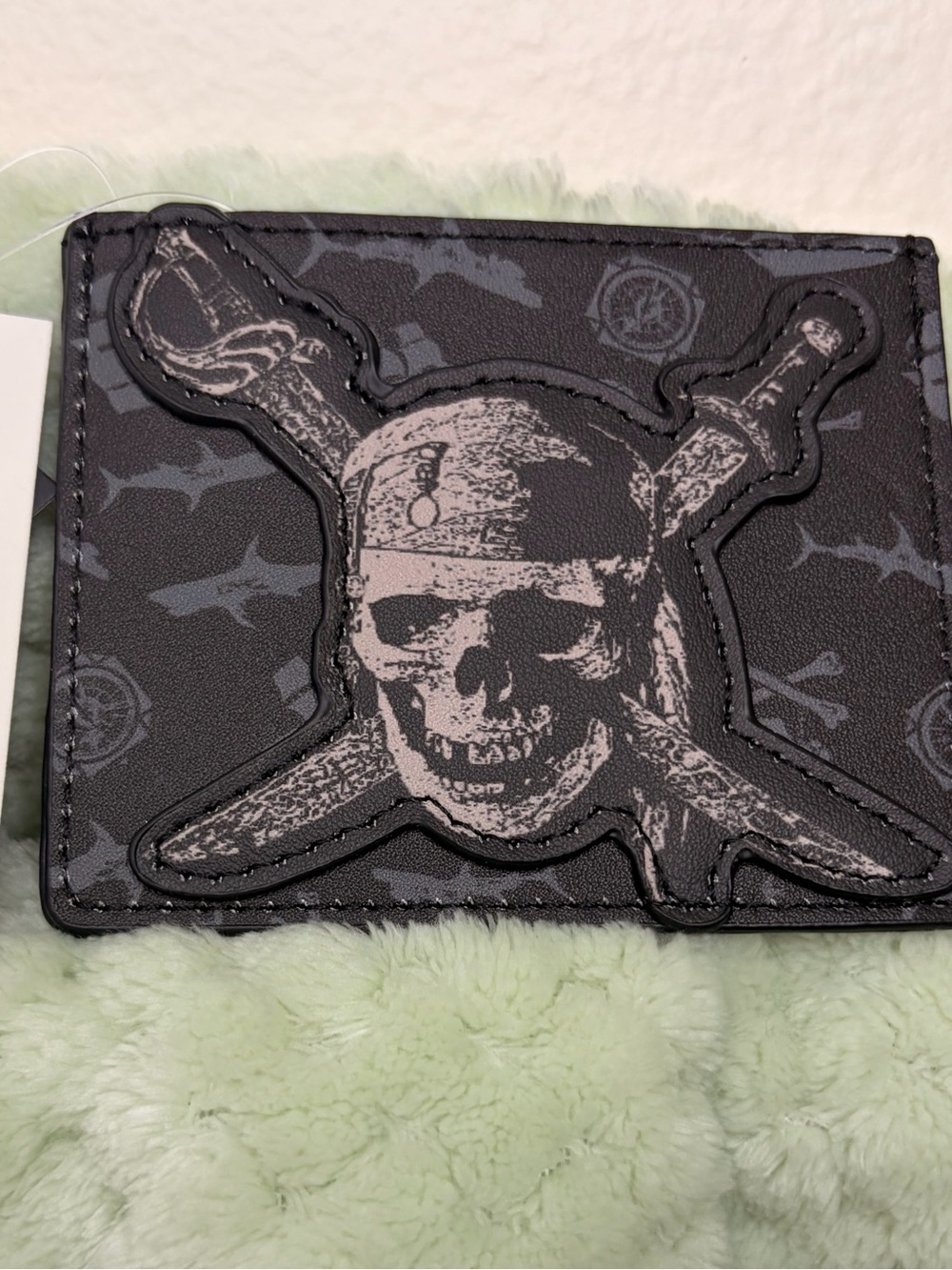 🏴‍☠️ Disney Pirates of the Caribbean Her Universe Cardholder NWT